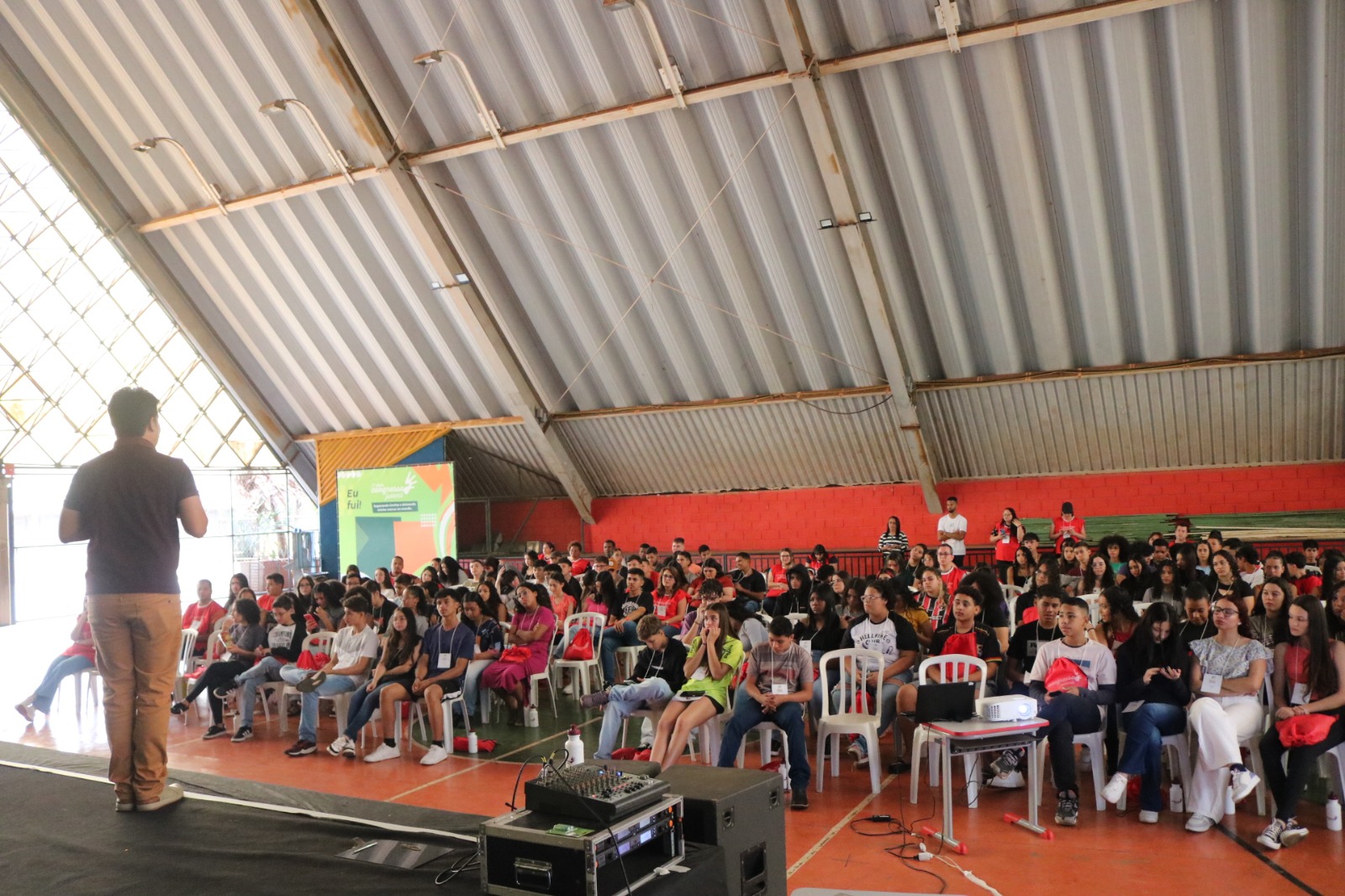 2º-congresso-juvenil-reúne-cerca-de-150-adolescentes-e-jovens-em-macatuba.html